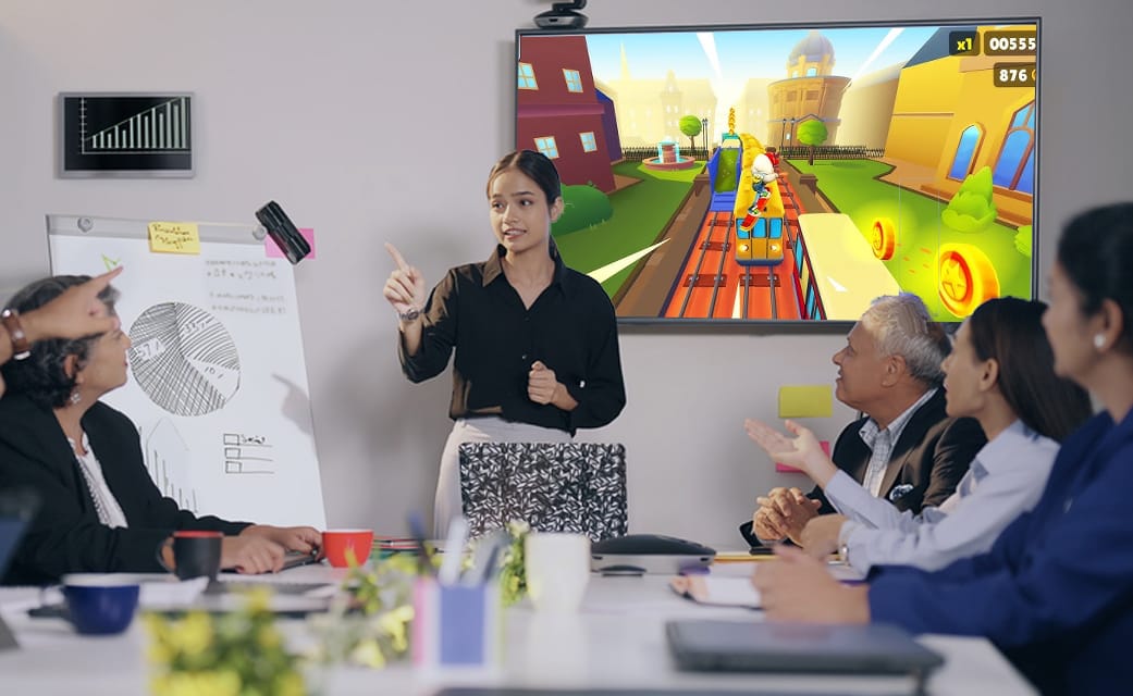 Corporate Employers Now Forced To Play Subway Surfer Videos To Keep Gen-Z Staff Focused In Meetings